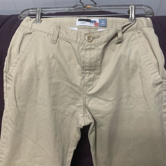 OLD NAVY BOYS KHAKiS- Never Worn! - Picture 2 of 5
